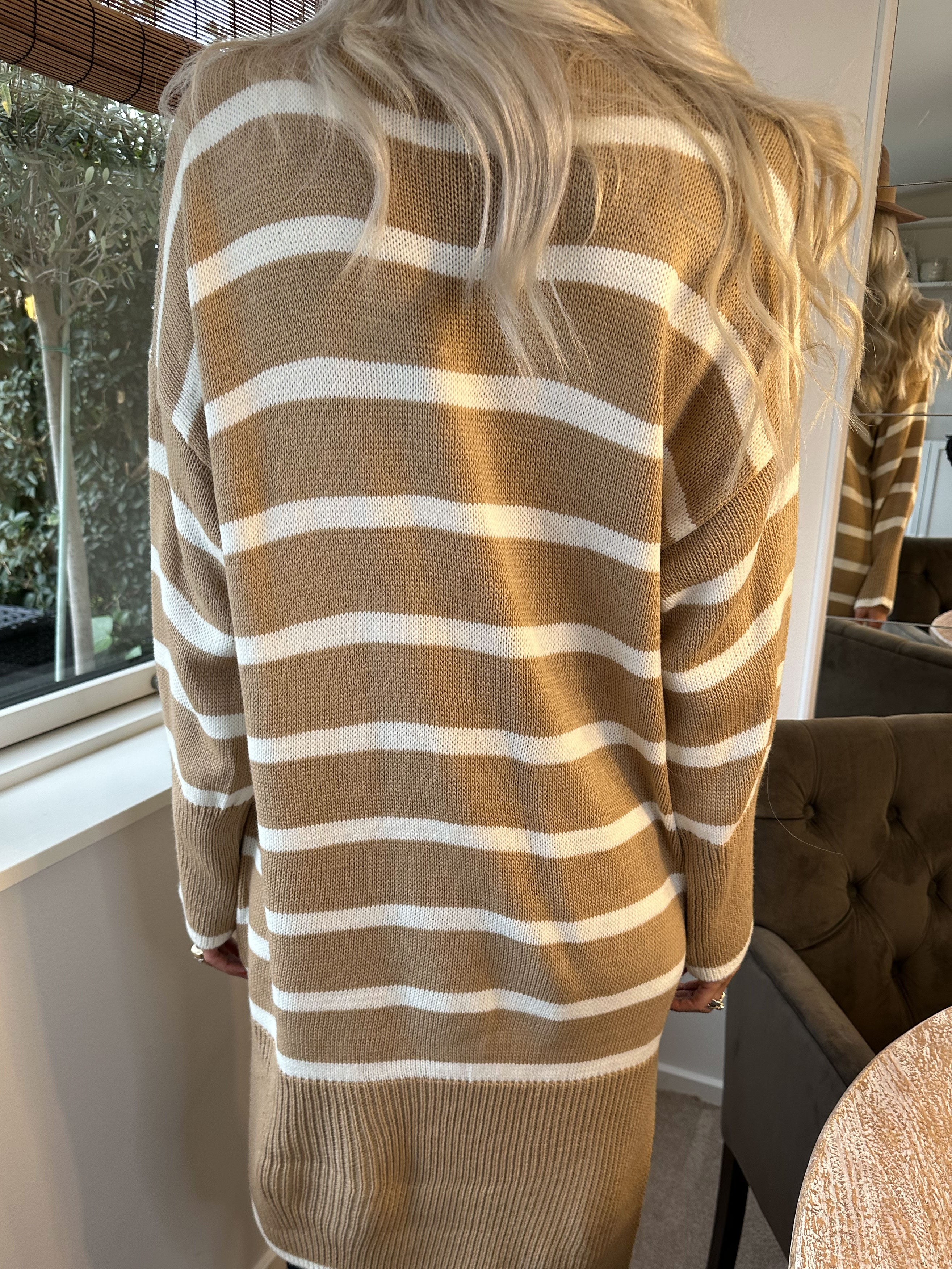 Safiya - Sød strikkjole med striber